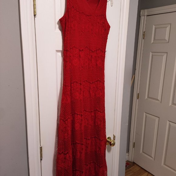 Laura size 4 long red dress 54% nylon, 46% cotton and lining 100% polyester - Picture 8 of 8